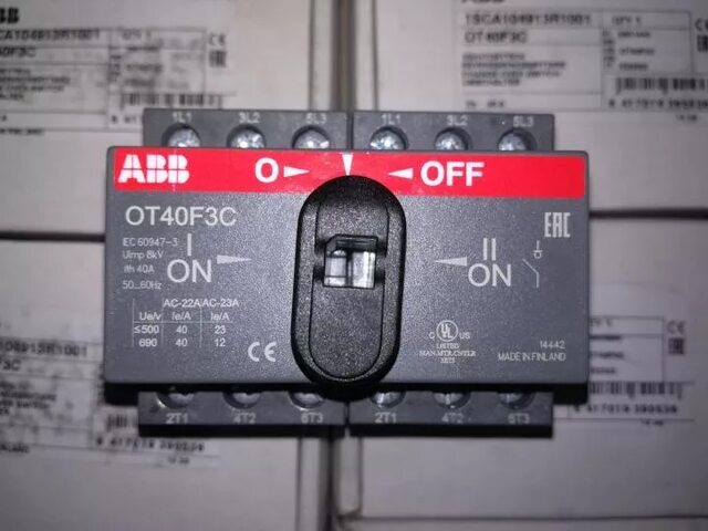 Рубильник реверсивный OT315E03C ABB 1SCA022764R2090 однофазный для дома в Москве